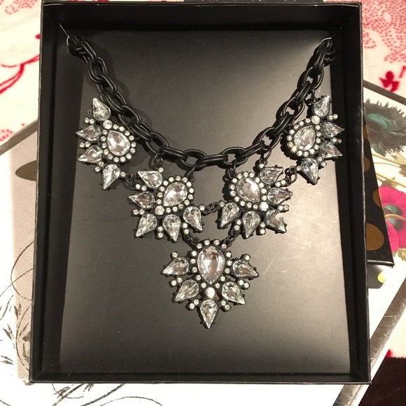 Statement necklace - Picture 3 of 5